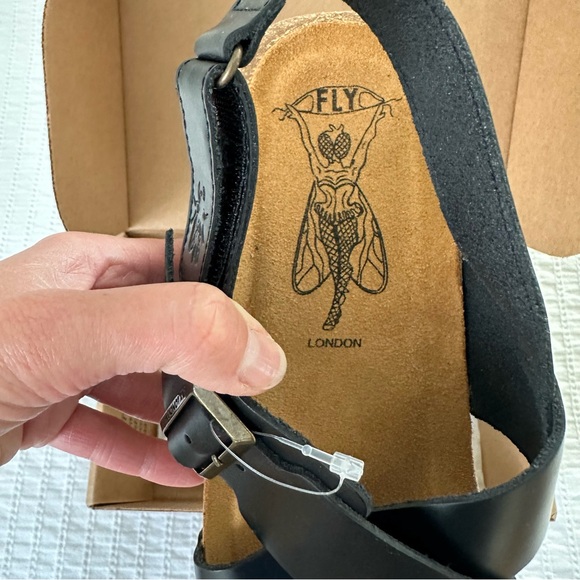 NWOT Fly London Black Leather Sandals with Buckle 39 - Picture 3 of 10